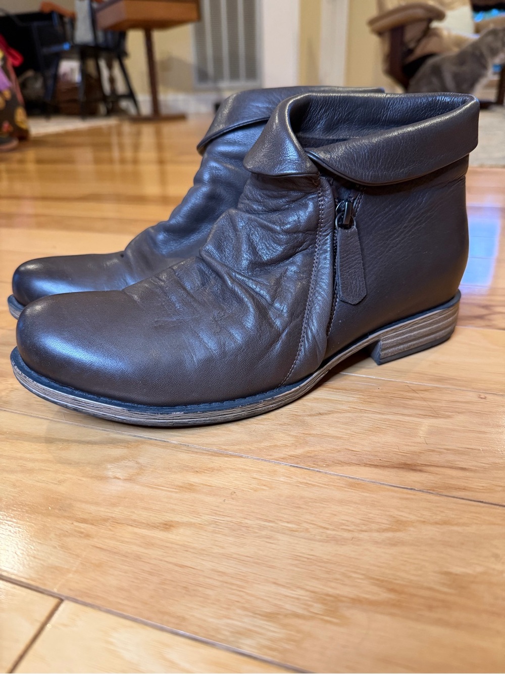 BIZA Dark Brown Leather Slouch Foldover Ankle Boots Sz 39 US 8 8.5 Comfort Moto
